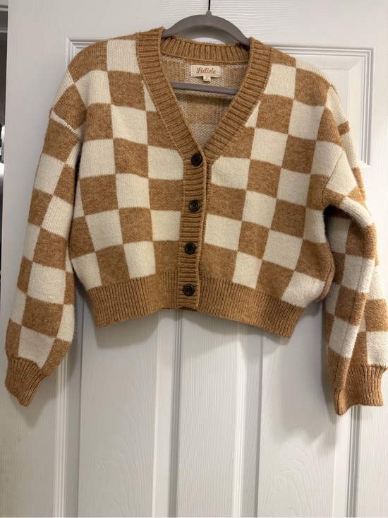 Listicle Sweaters - Listicle Checkerboard Cropped Cardigan in Caramel and Cream